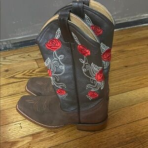 Embroidered Rose Western Boots